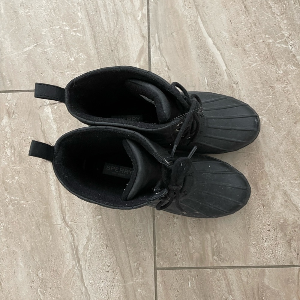 Sperry Black Winter Rain Boots with Ribbed Texture
